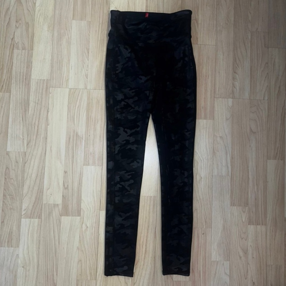 Spanx Faux Leather Camo Legging S